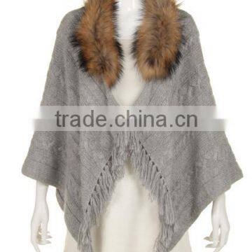 YR272 Bulk Sale Cheap Soft Yarn Knit Poncho with Real Raccoon Collar