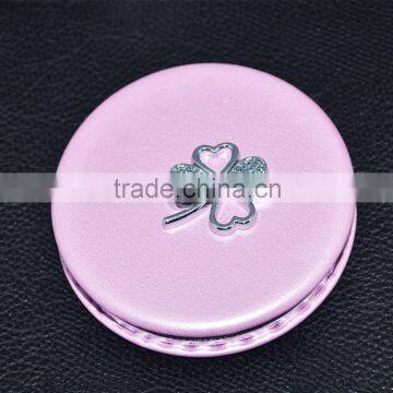 Roud leater makeup compact mirror with four leaf clover