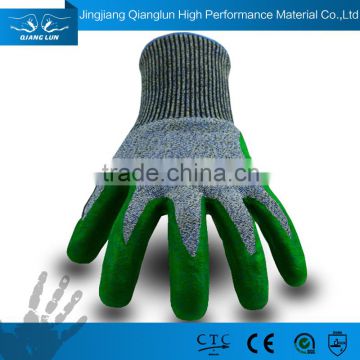 Professional foam nitrile gloves with high quality HPPE