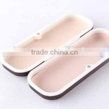 Plastic Glasses Box With Metal Strip and Magnet PU Glasses Case photo-4