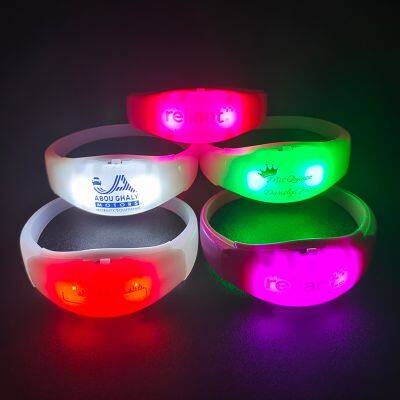 Neues Produkt: Soundaktivierte individuell gestaltbare Leuchtarmb?nder - LED-Brillanten für Konzerte und Veranstaltungen