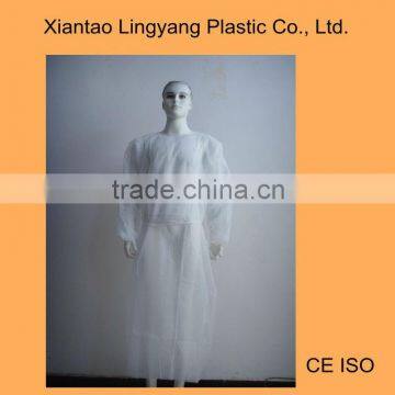Disposable white surgical isolation gown knitted cuffs
