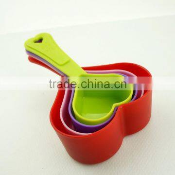 47009 4PCS HEART SHAPE MEASURING CUP