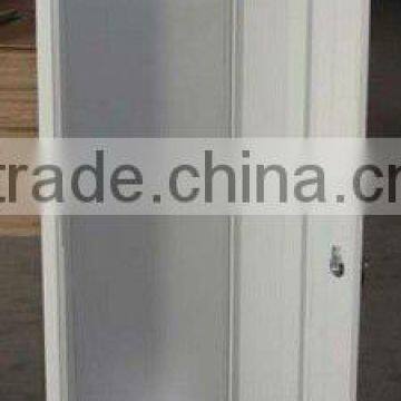 Single door locker with mirror