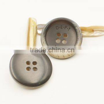 Exquisite Workmanship 4 Holes Resin Fancy Button for Coat