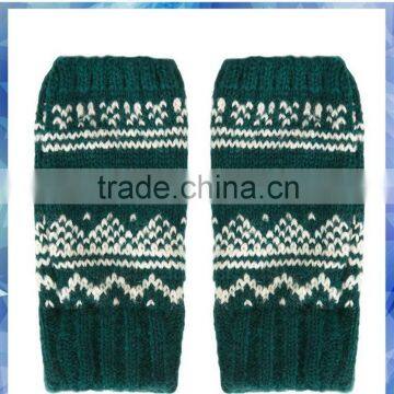 green and white fairisle fingerless gloves knitting pattern for women