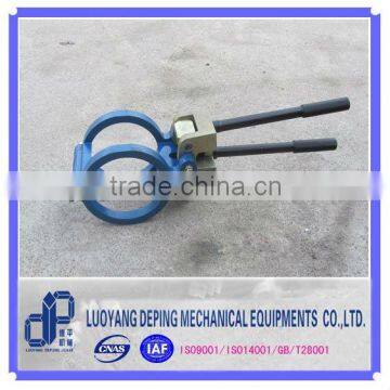 Manual lever pipe clamp