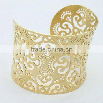 2012 Hollow Out Bangles Lettering Flower Bangles With Stainless Steel Bracelet