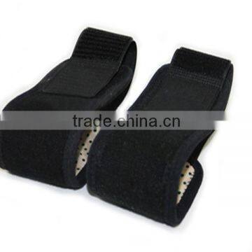 adjustable neoprene wrist sleeve to relief pain