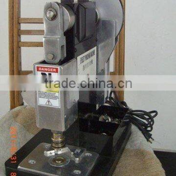 eyelet punching machine