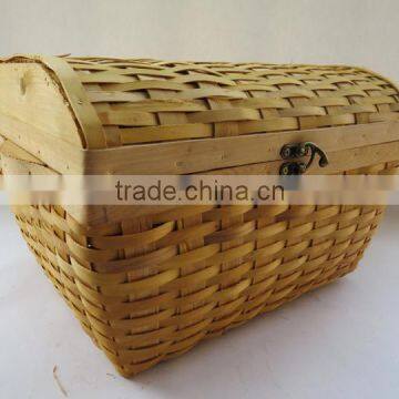 Woodchip food carrying container casual picnic basket