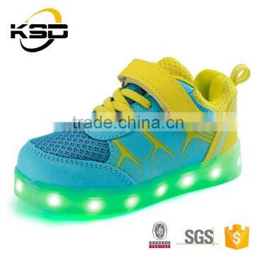2016 Hot Selling Wholesale Shoe Soles Rubber Kid Shoe LED Light Shoes