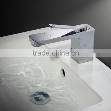 CHRISTIN Basin Faucet With Single Handle