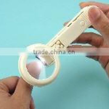 NAIL CLIPPR WITH BUILT IN LIGHT & MAGNIFIER