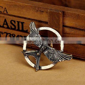 Hot sale european movies Hunger Games parrot ridicule bird animal brooch