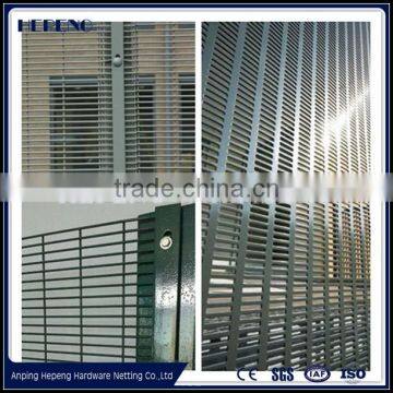 serried horizontal wire fence