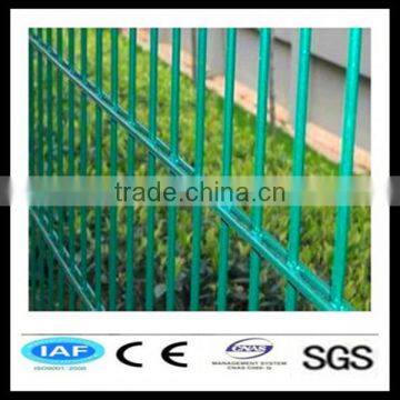 Reliable double horizontal welded wire fence