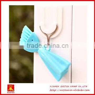 Stylish Cute Smile Face Shaped Bristle Brush for Crevices photo-5