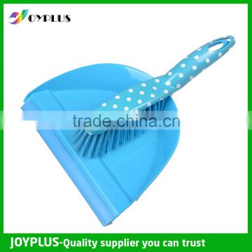 Dustpan and brush set for table