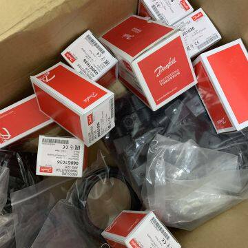 Pressure Transmitter Types AKS 32 and AKS 33 Danfoss Pressure Sensors