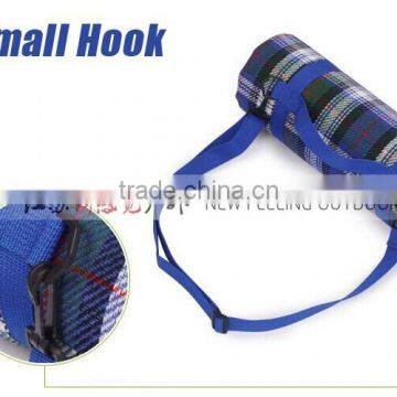 TOOTS Factory Outdoor Foldable Fleece Picnic Blanket With Handle photo-4