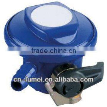Compact gas pressure regulators