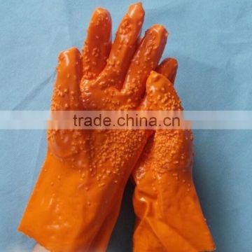 Gloves for aquaculture fish farm use