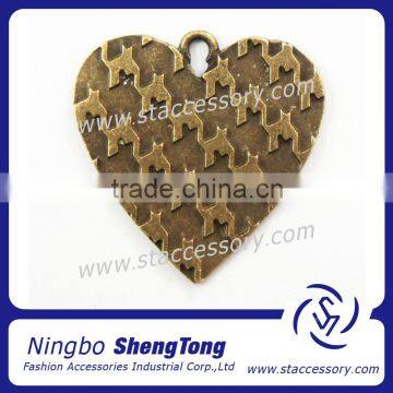 Love Shape Carving Metal Heart Charms Alloy Beads