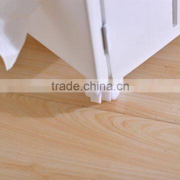 Деревянный туалетный столик с зеркалом для использования в спальне photo-6