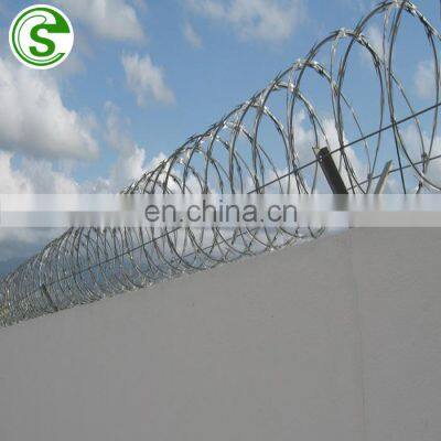 Anti climb wall used 900mm Galvanized concertina razor wire coil factory