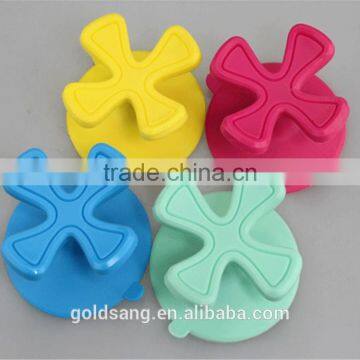 2015 New Customized Four Leaf Clove SiIliocne Sucktion Hooks Silicone Phone Holder photo-4