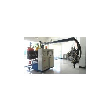 Polyurethane foaming machine for bike saddle