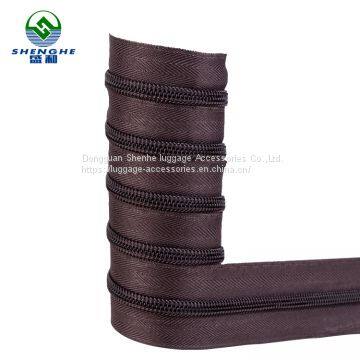 Factory Price Cheap Red Custom Nylon Zipper 8# Luggage Zipper in Rolls photo-2