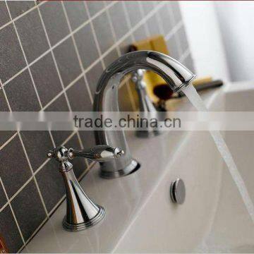 Three Holes Deck-mounted Brass taps