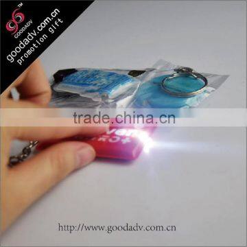 2015 factory wholesale custom fashion mini led light keychain