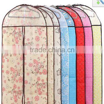 Nonwoven garment bags with zipper