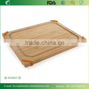 TFGJ013/New design unique bamboo cutting board with non slip silicone corner christmas bamboo cutting boards