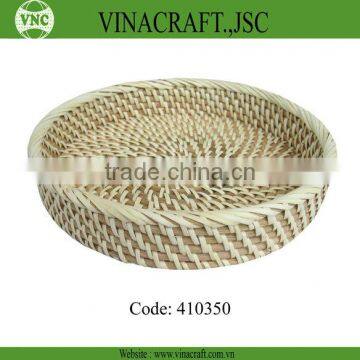 Small wicker basket for seed