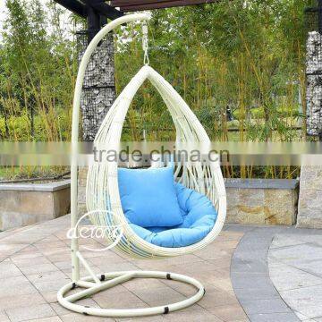 2017 New Design round rattan garden swing hanging basket