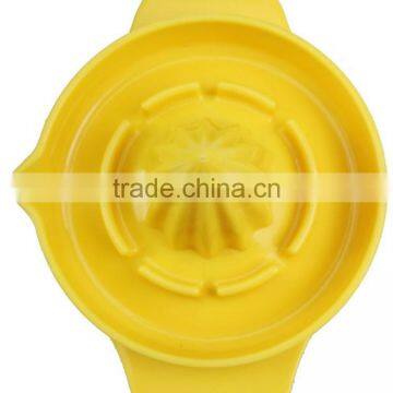 High Quality Manual Plastic Lemon Squeezer With Scale photo-4