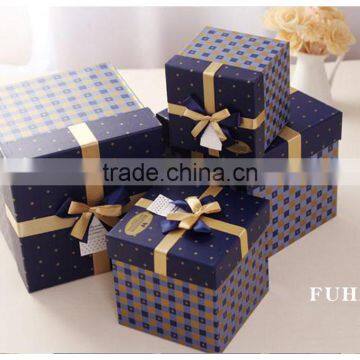 Party favors gift paper box with big ribbon for packing candy