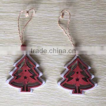 Wooden christmas tree shaped hanging ornaments for home decoration xmas hanger with gifts as promotion