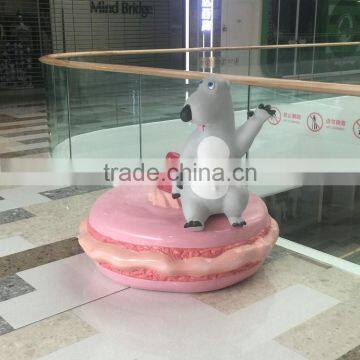 Fiberglass bear with cake decoration for mall