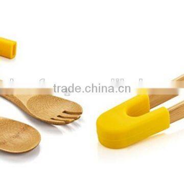 2017 bamboo scoop with silicone head into tong