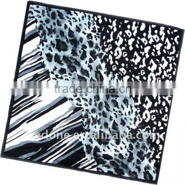 Leopard Prints Twill Silk Scarf Black/Blue