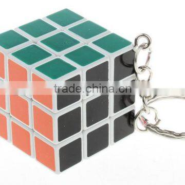 Custom plastic vinyl mini keychain pendant small cube game creative intelligence keychain,oem plastic educational keychain