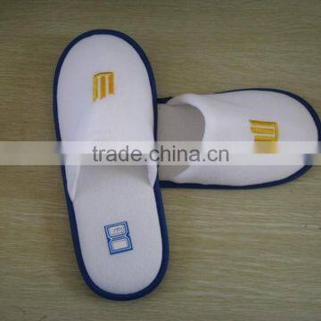 Disposable Open Toe Brushed Fabric Design Print Personalized White Hotel Slippers photo-6