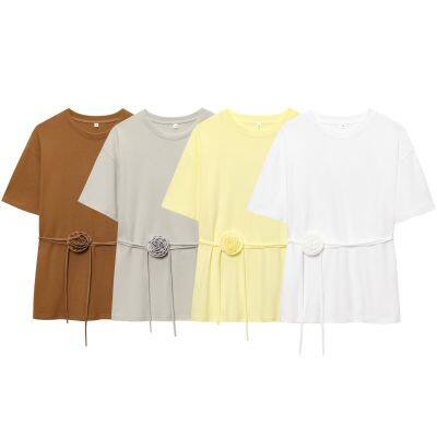 Novo T-shirt casual de ver?o com gola redonda e manga curta, decorado com flores de rosa feitas à m?o e de moda