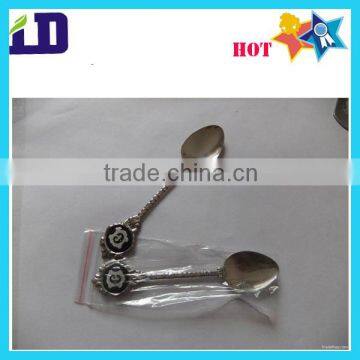 Silver zinc alloy souvenior Spoons with scalloped body