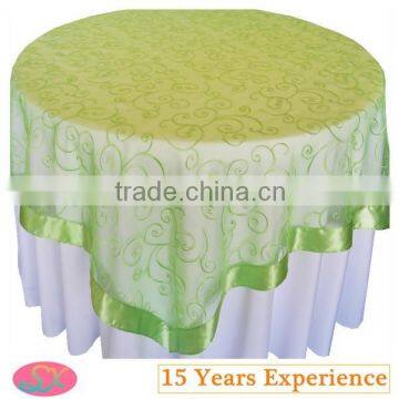 100%Polyester Satin Hemmed Scroll Embroidered Organza Plastic Table Overlay For Hotel/Banquet/Wedding/Party